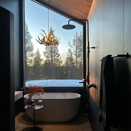 Black Villa, Aurora View Bath & Sauna, Private Design Villa In Lapland Villa